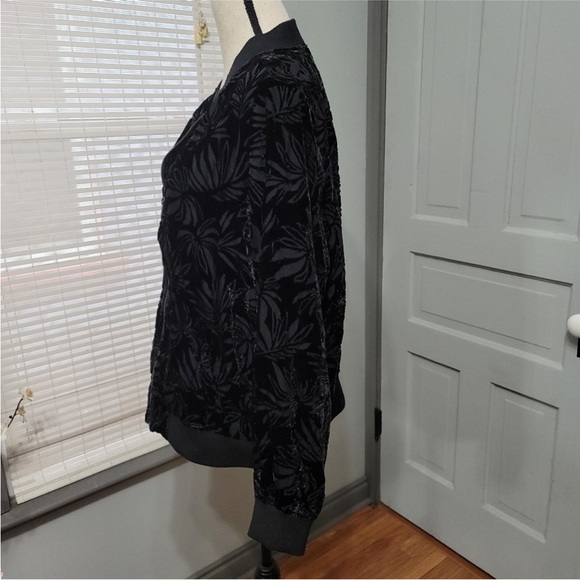 TORRID BURNOUT VELVET BOMBER JACKET - BLACK - SZ 1 - Picture 5 of 7